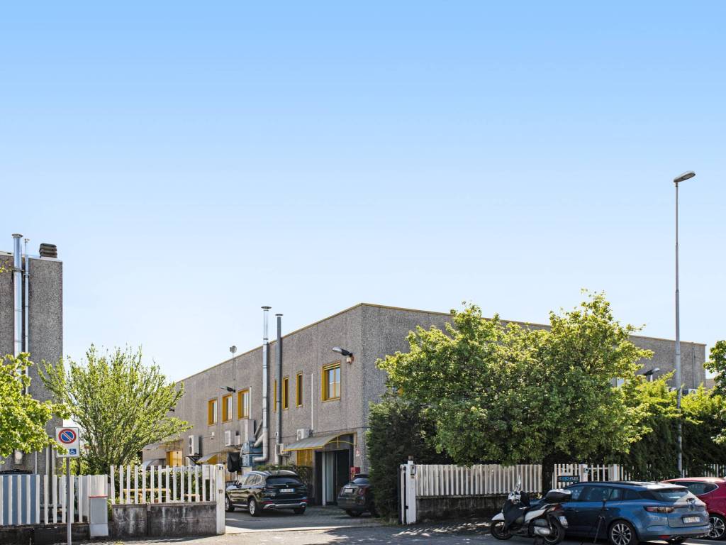 locale commerciale in vendita a Concorezzo