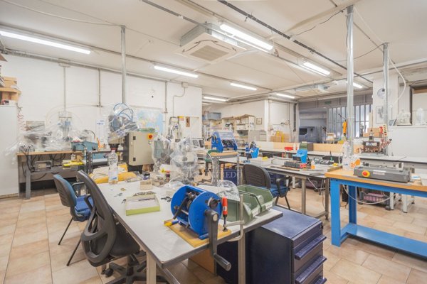 locale di sgombero in vendita a Concorezzo