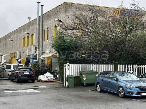 locale commerciale in vendita a Concorezzo