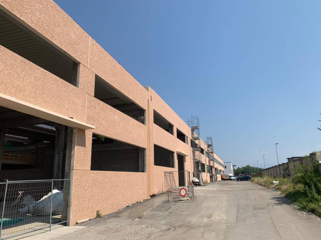locale commerciale in vendita a Concorezzo in zona Rancate