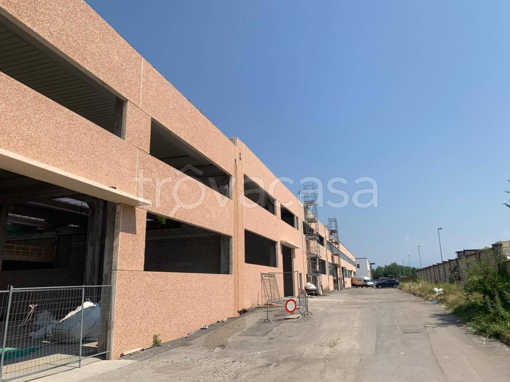 capannone in vendita a Concorezzo in zona Rancate