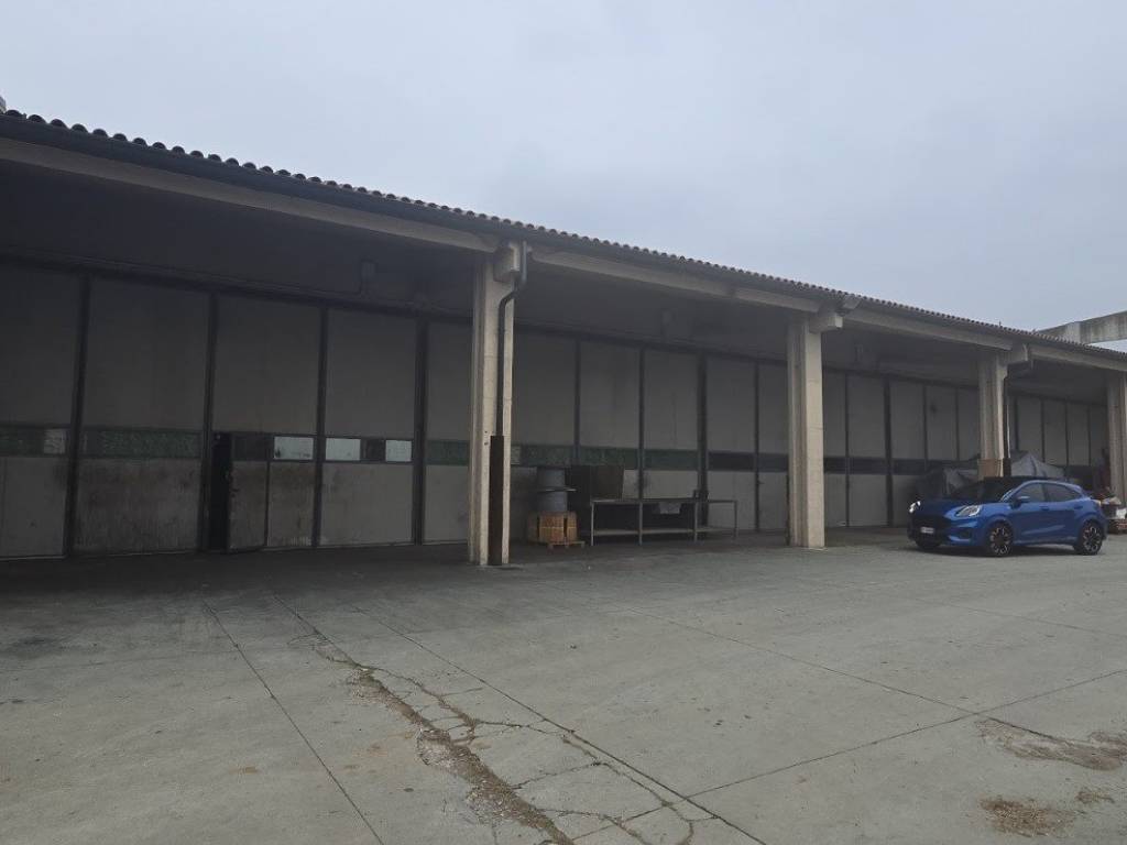 locale commerciale in vendita a Concorezzo