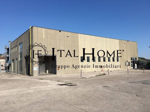 locale commerciale in vendita a Concorezzo