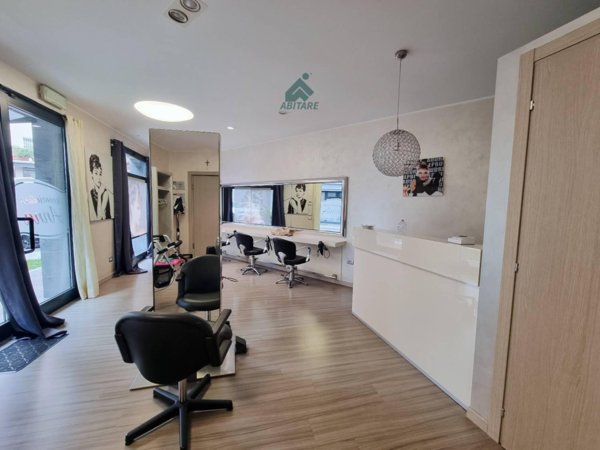 negozio in vendita a Concorezzo