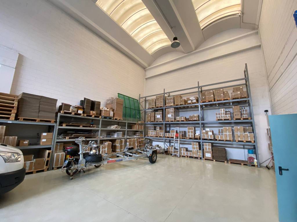 locale commerciale in vendita a Concorezzo