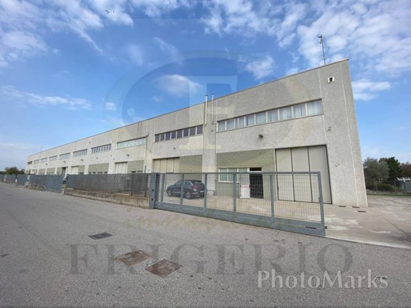 locale commerciale in vendita a Concorezzo