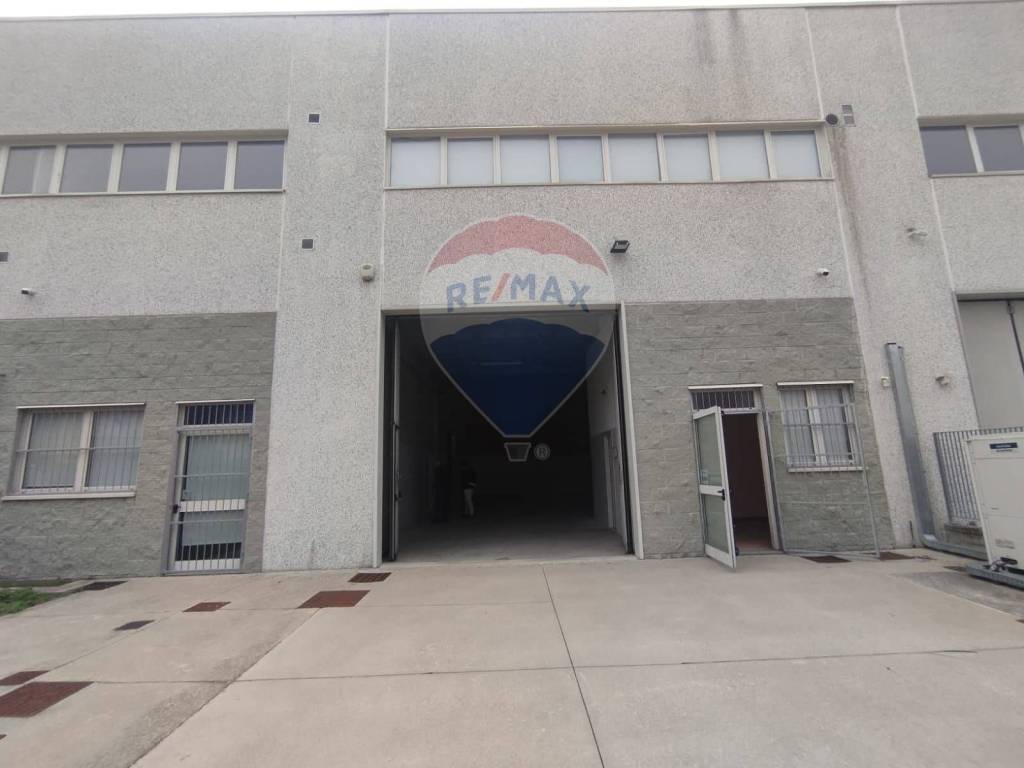 locale commerciale in vendita a Concorezzo