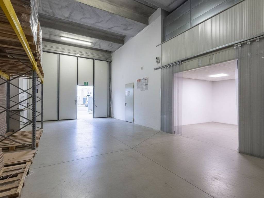 locale commerciale in vendita a Concorezzo