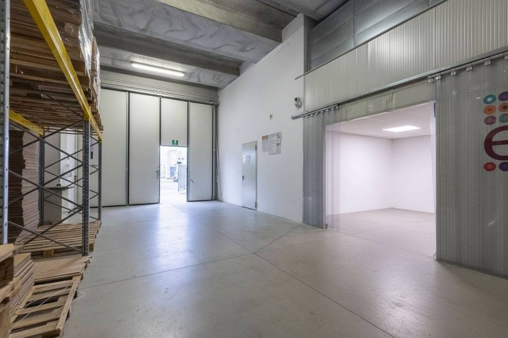 locale commerciale in vendita a Concorezzo