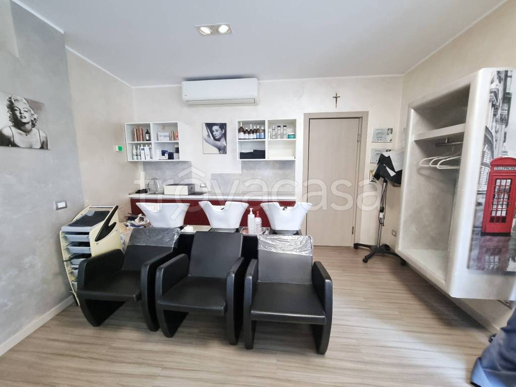 negozio in vendita a Concorezzo