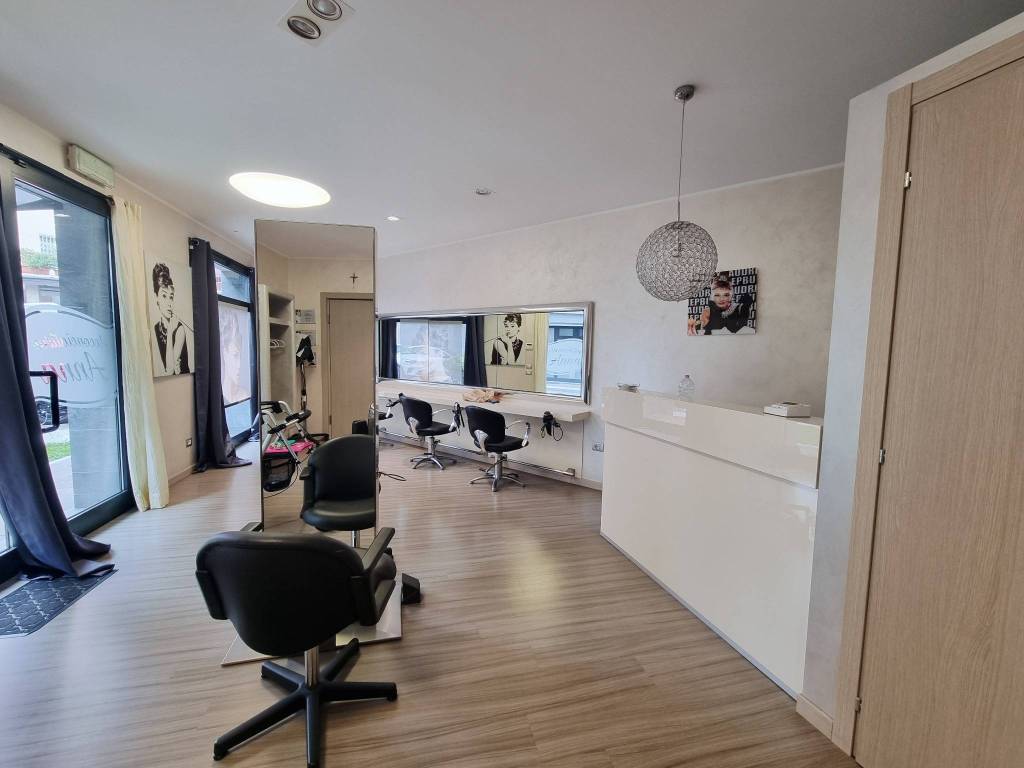 negozio in vendita a Concorezzo