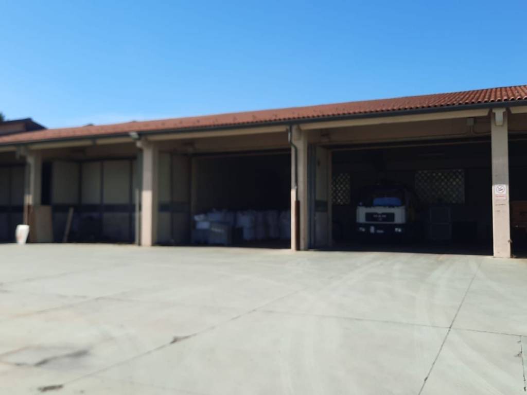 locale commerciale in vendita a Concorezzo