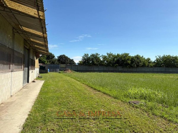 locale commerciale in vendita a Concorezzo in zona Rancate