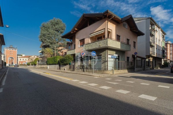 appartamento in vendita a Concorezzo in zona Rancate