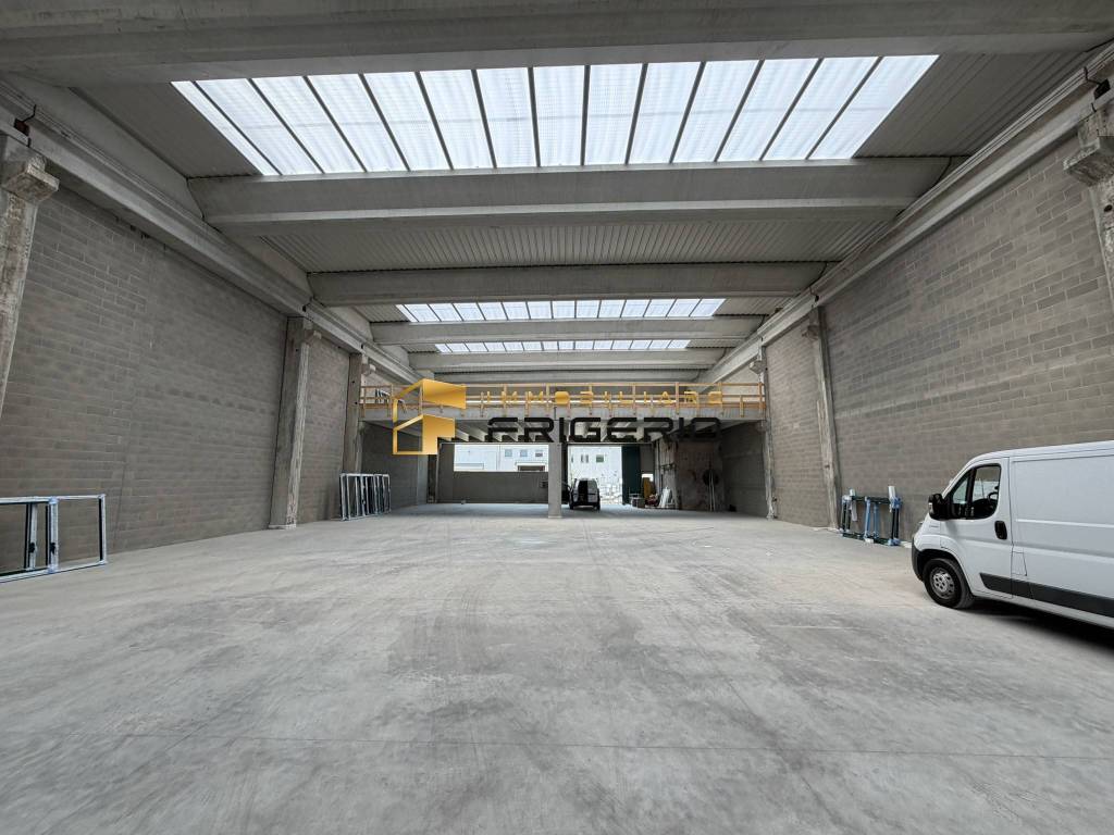 locale commerciale in vendita a Concorezzo in zona Rancate