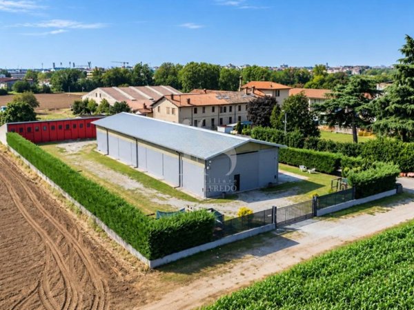 locale commerciale in vendita a Concorezzo