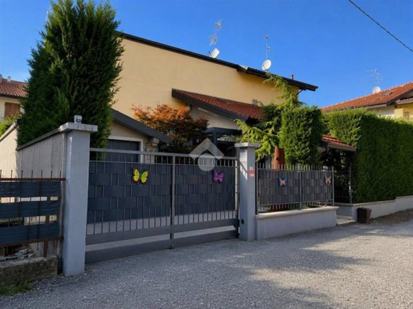 appartamento in vendita a Concorezzo in zona Rancate