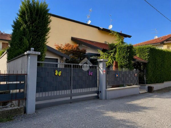 appartamento in vendita a Concorezzo in zona Rancate