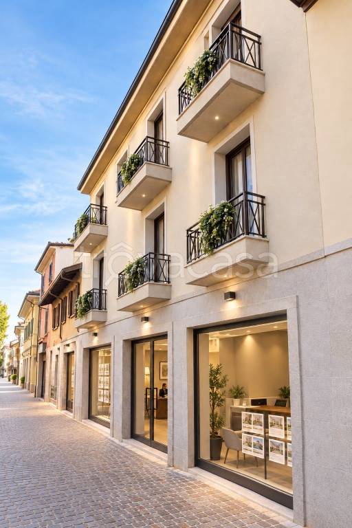 negozio in vendita a Concorezzo in zona Rancate