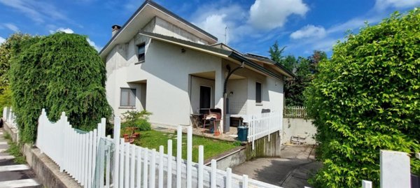 casa indipendente in vendita a Correzzana
