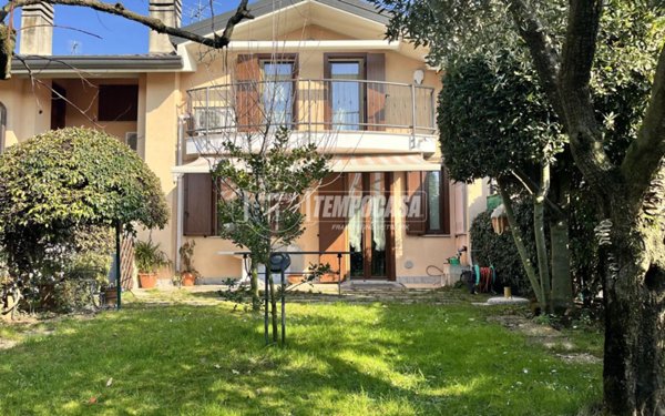casa indipendente in vendita a Correzzana