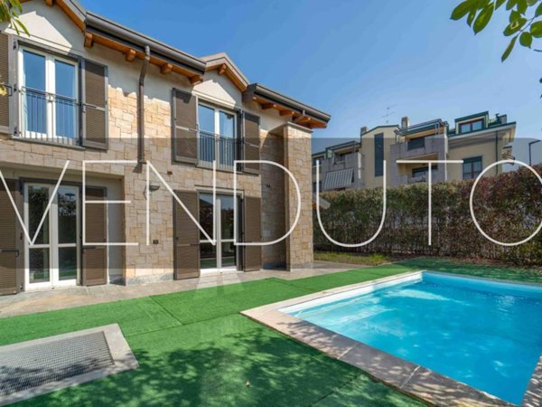 casa indipendente in vendita a Correzzana