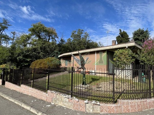 casa indipendente in vendita a Correzzana