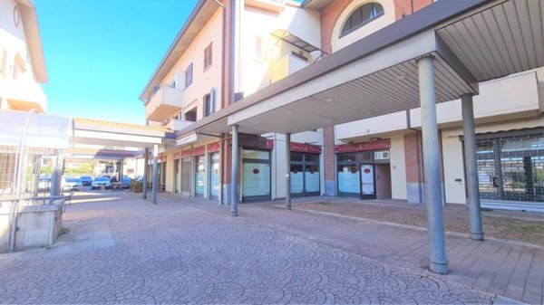 negozio in vendita a Correzzana