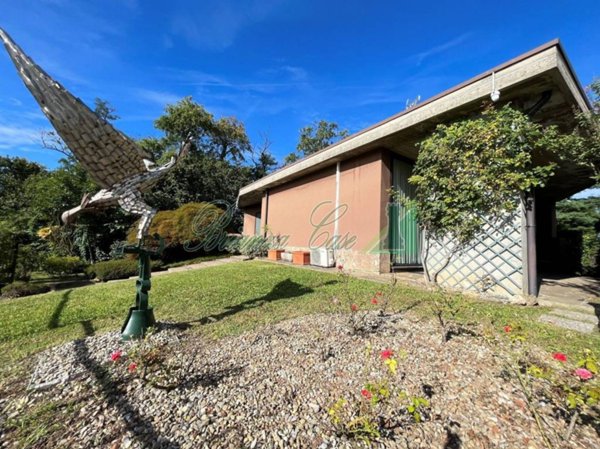 casa indipendente in vendita a Correzzana