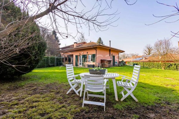 casa indipendente in vendita a Correzzana