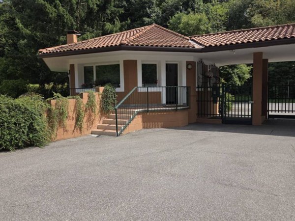 casa indipendente in vendita a Correzzana