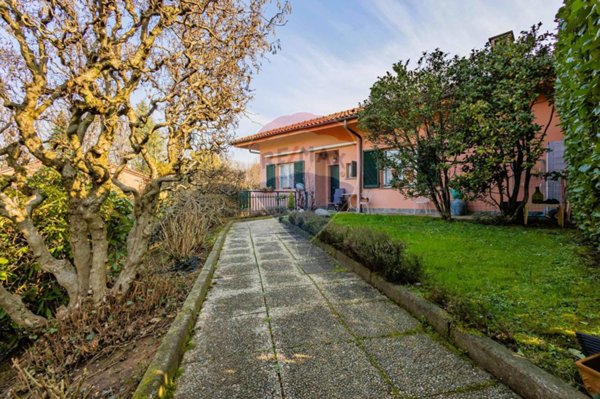 casa indipendente in vendita a Correzzana