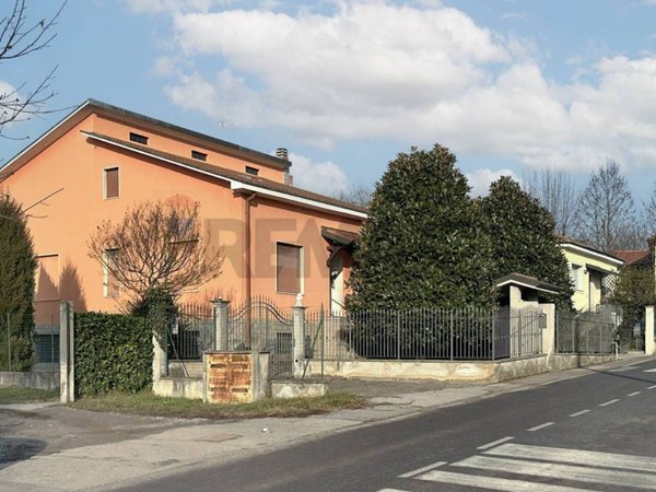 casa indipendente in vendita a Correzzana