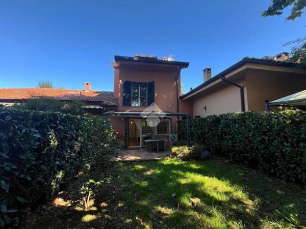 casa indipendente in vendita a Correzzana