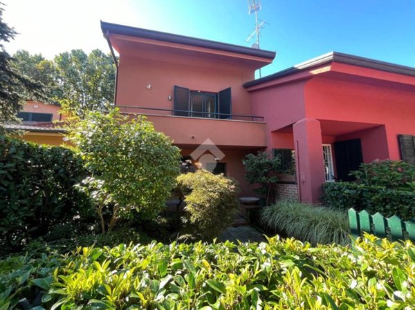 casa indipendente in vendita a Correzzana