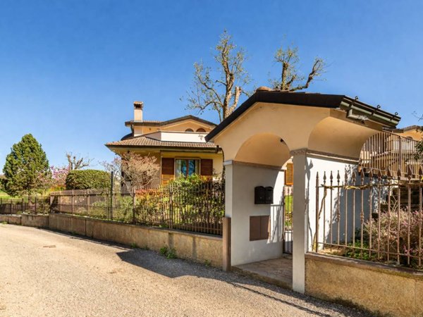 casa indipendente in vendita a Correzzana