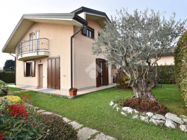 casa indipendente in vendita a Correzzana
