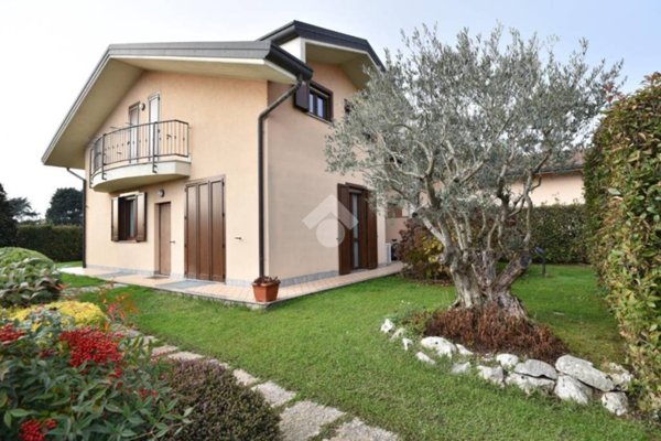 casa indipendente in vendita a Correzzana