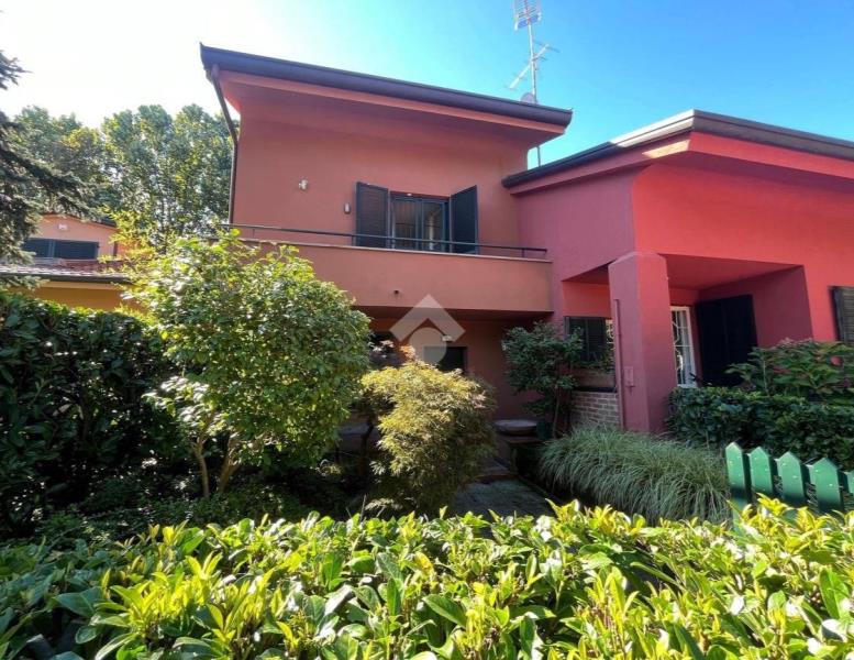casa indipendente in vendita a Correzzana