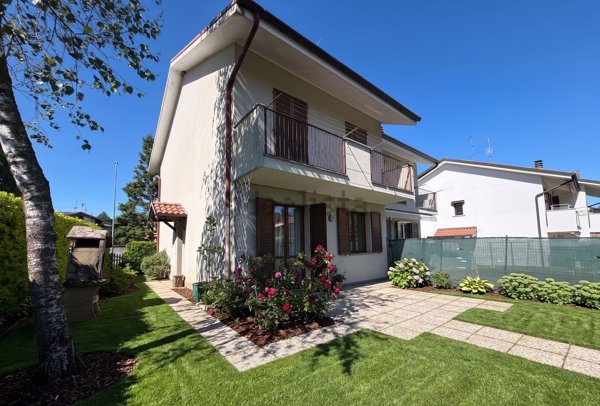 casa indipendente in vendita a Correzzana