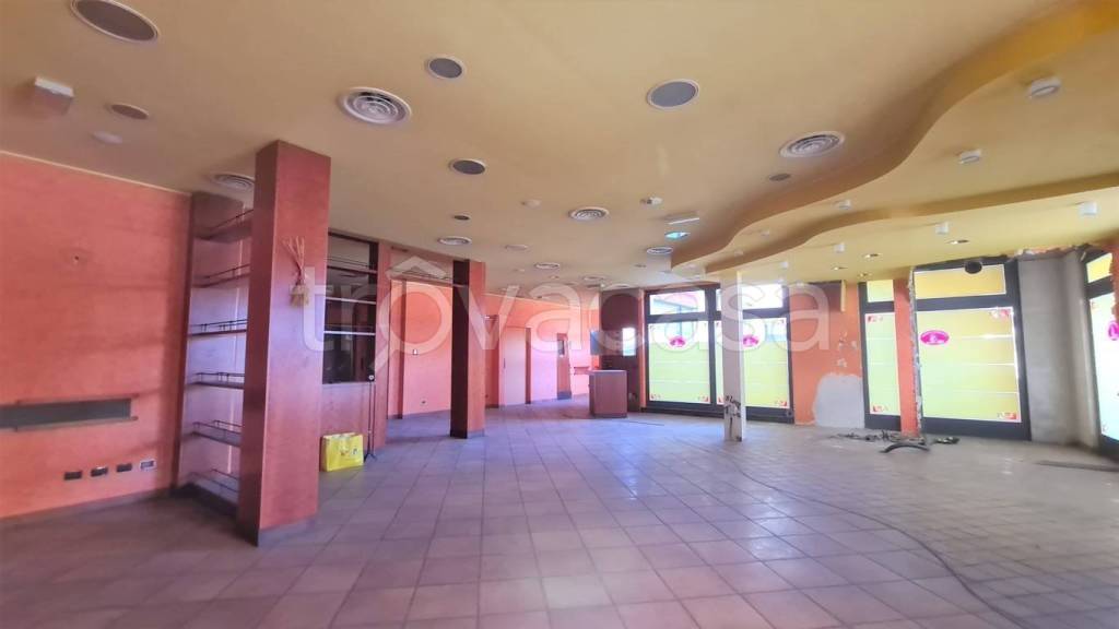 negozio in vendita a Correzzana