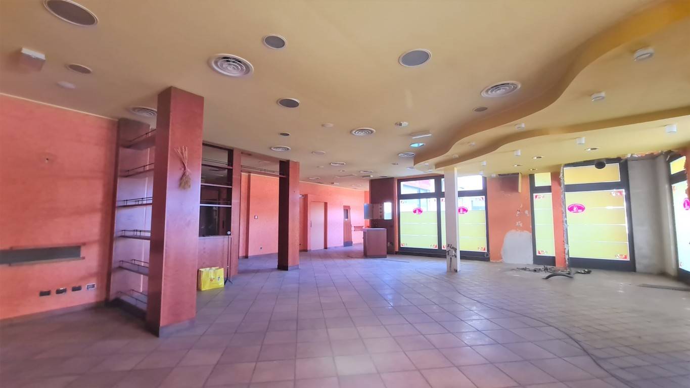negozio in vendita a Correzzana