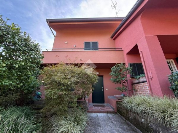 casa indipendente in vendita a Correzzana