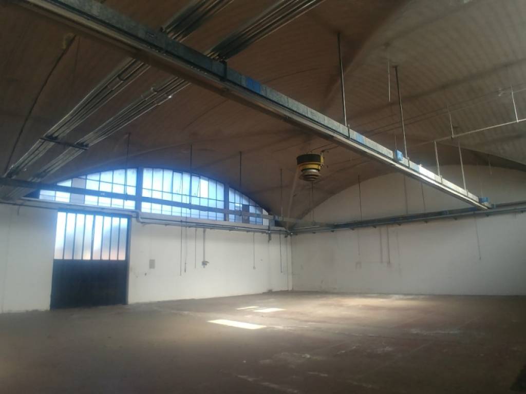locale commerciale in vendita a Desio