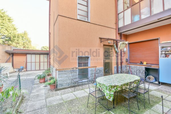 casa indipendente in vendita a Desio