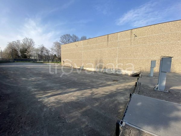 locale commerciale in vendita a Desio