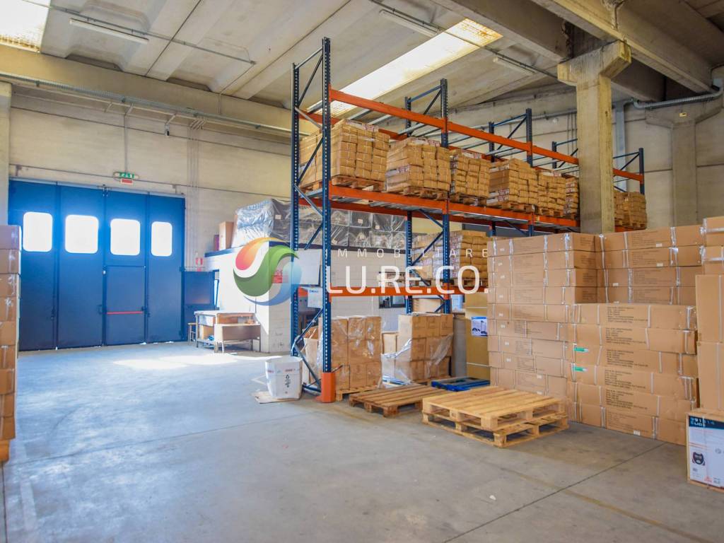 locale commerciale in vendita a Desio