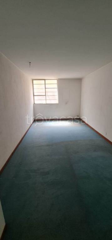 locale commerciale in vendita a Desio