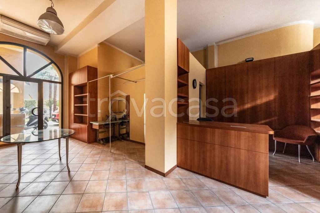 negozio in vendita a Desio