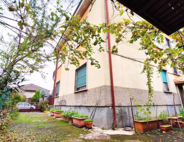 casa indipendente in vendita a Desio